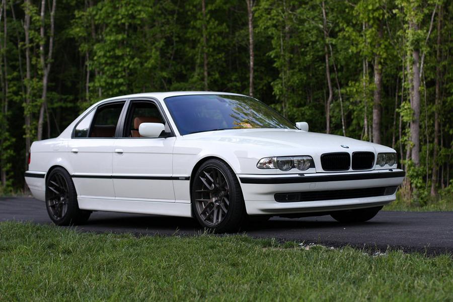 Бмв 740i e38