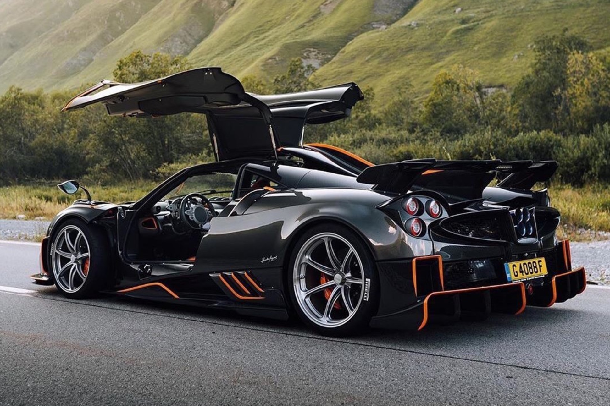 FormaCar Pagani unveils the Huayra Imola