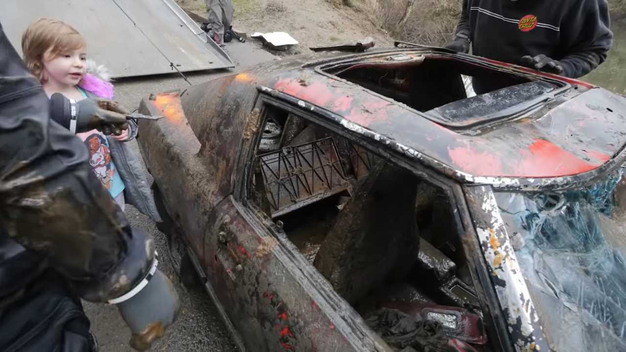 На дне волги нашли машину когда ее открыли люди начали кричать