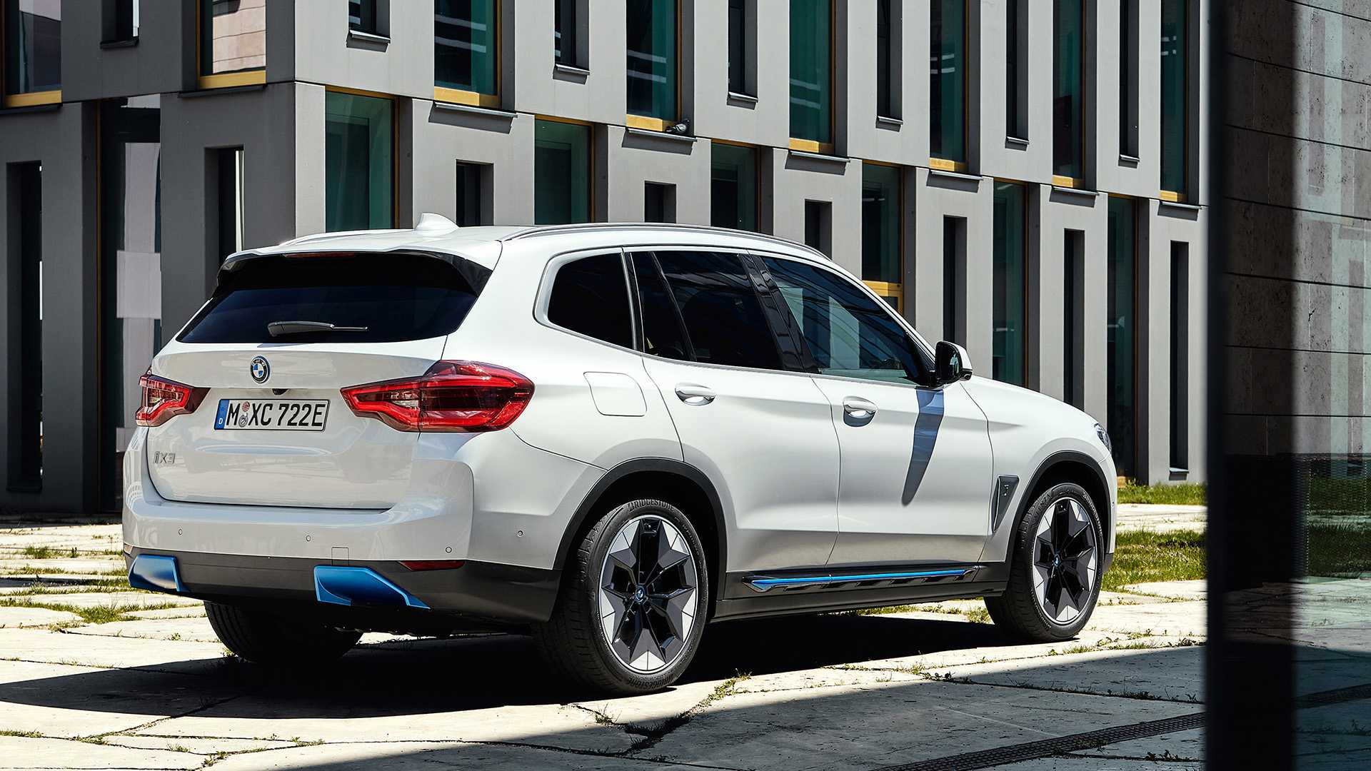 Когда начали выпускать bmw x3