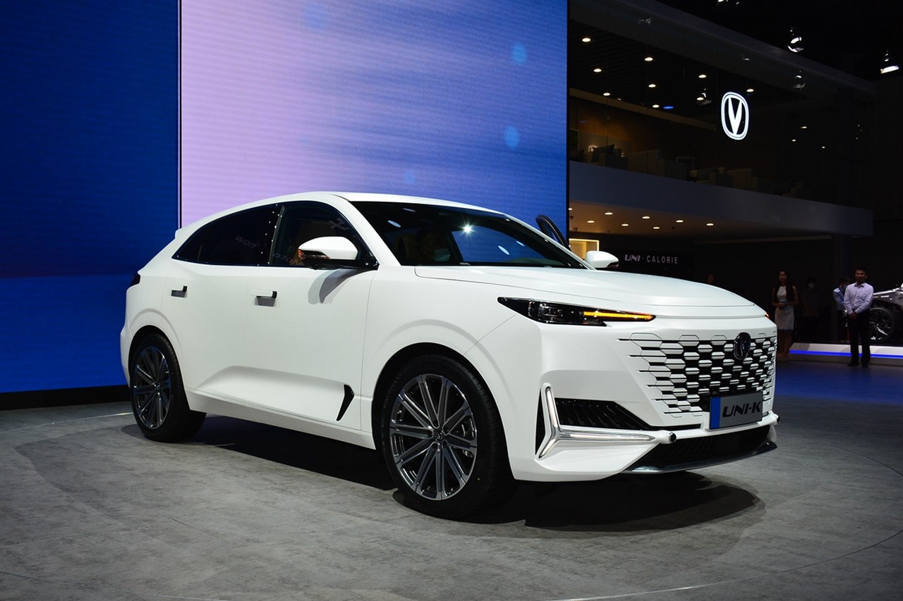 Машина changan unik