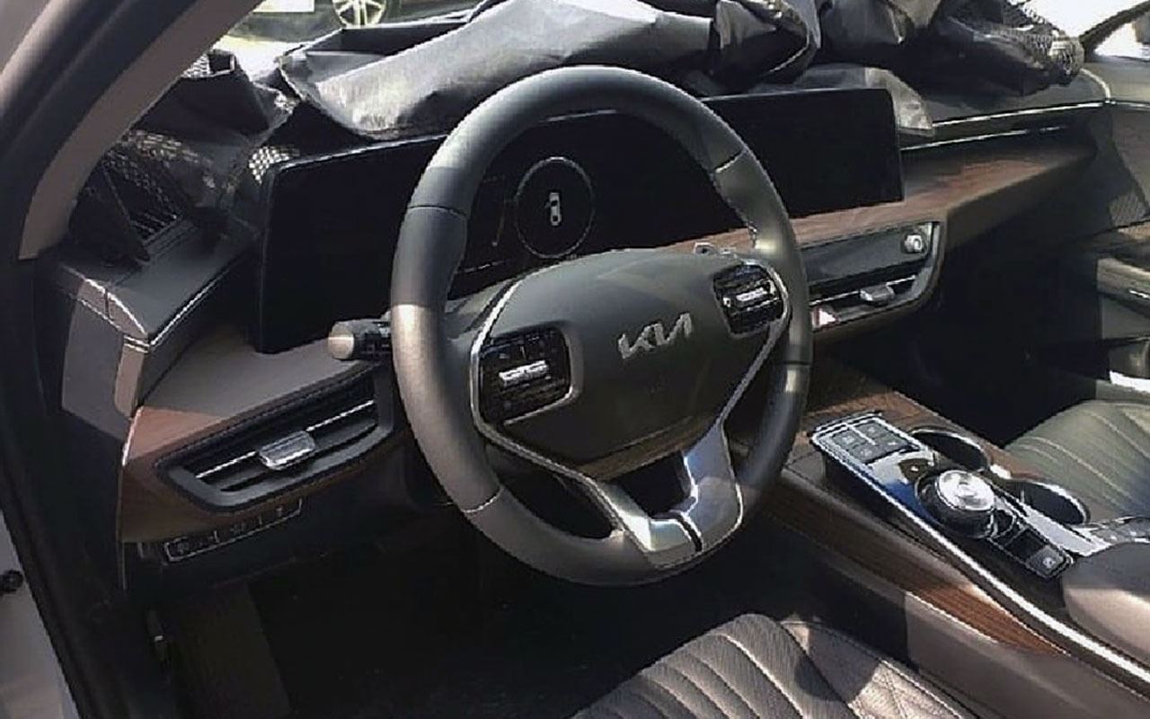 Kia k8 interior