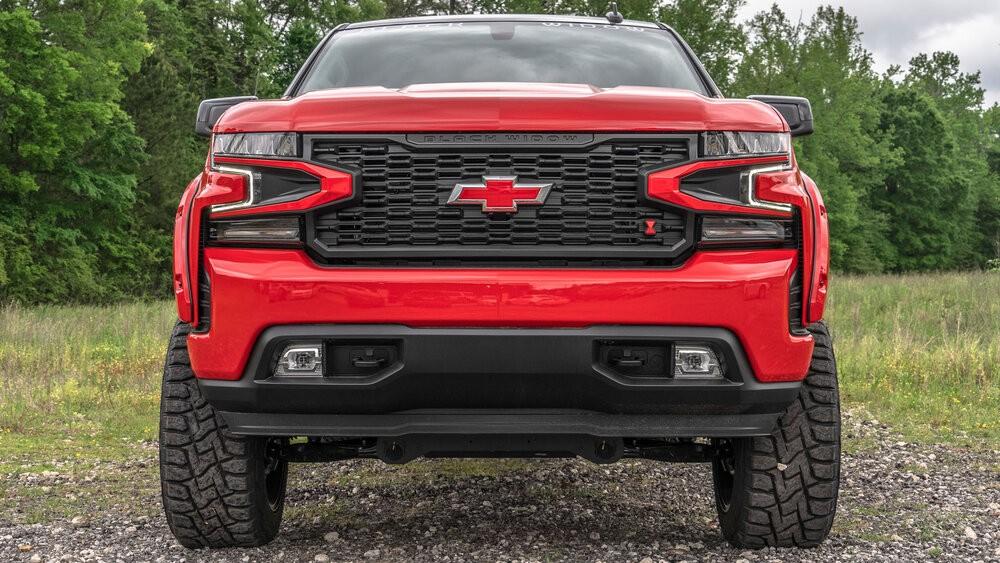 FormaCar: Chevrolet Silverado tries Black Widow clothes on