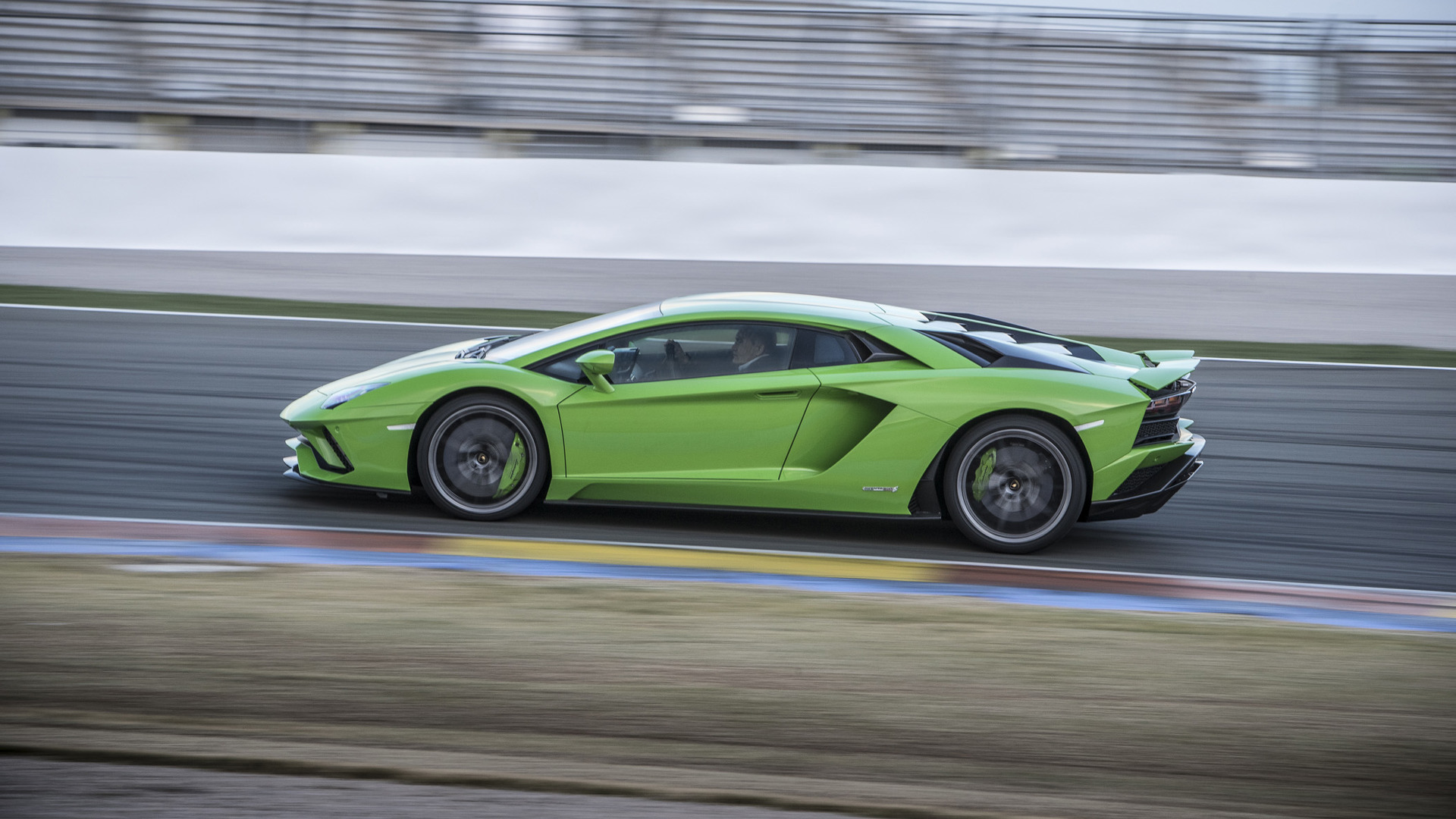 Крутящий момент lamborghini aventador