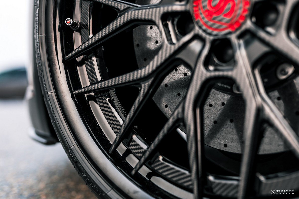 Audi R 8 V 10 Plus Or Lamborghini Huracan